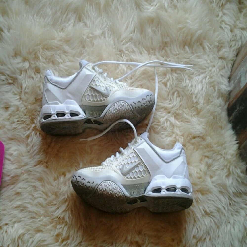 White Nike Air Max Woman size 8